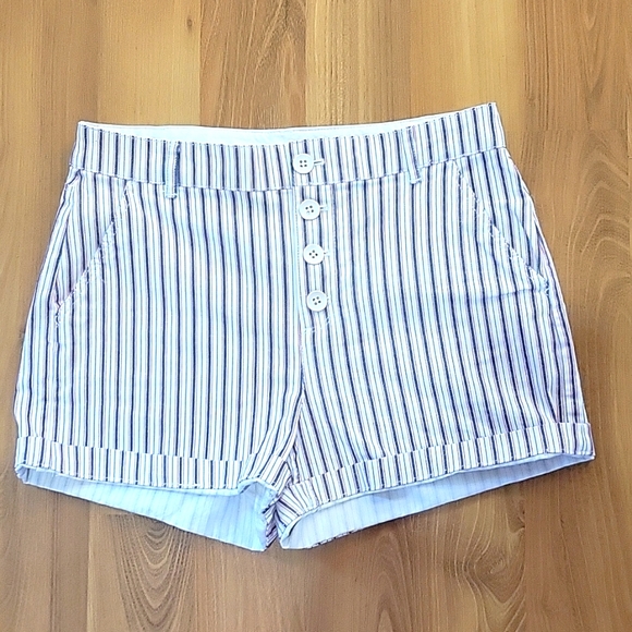 NWOT Old Navy high waisted shorts - Picture 1 of 3
